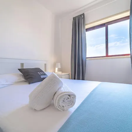 Feliciano Ramos 2 - T4 Familiar Perto Do Centro Da -