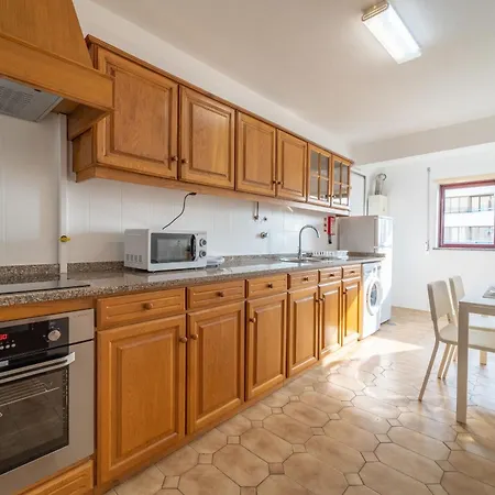 Feliciano Ramos 2 - T4 Familiar Perto Do Centro Da - Appartement *