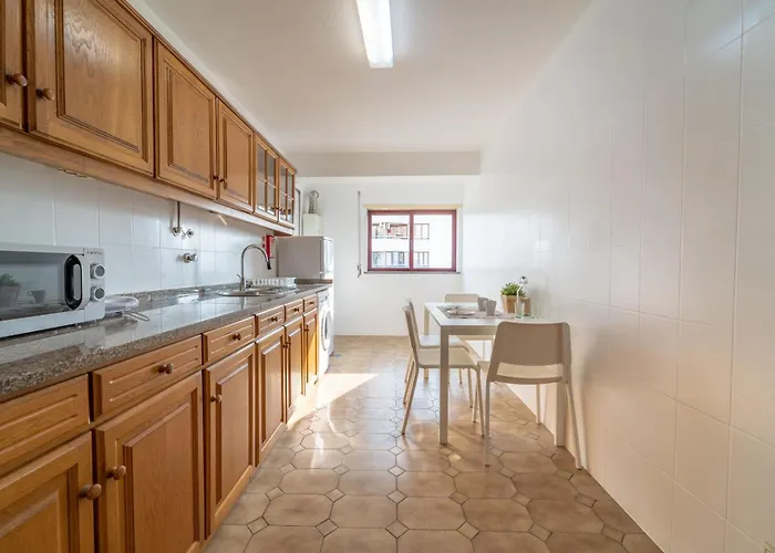 Feliciano Ramos 2 - T4 Familiar Perto Do Centro Da - アパート *