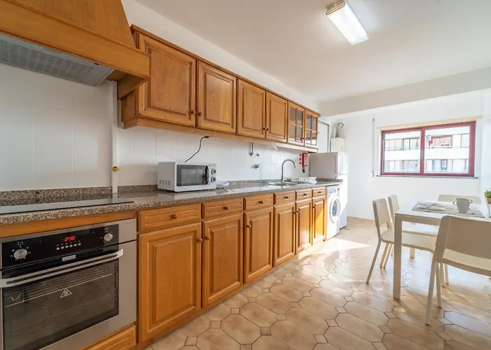 Feliciano Ramos 2 - T4 Familiar Perto Do Centro Da - アパート *